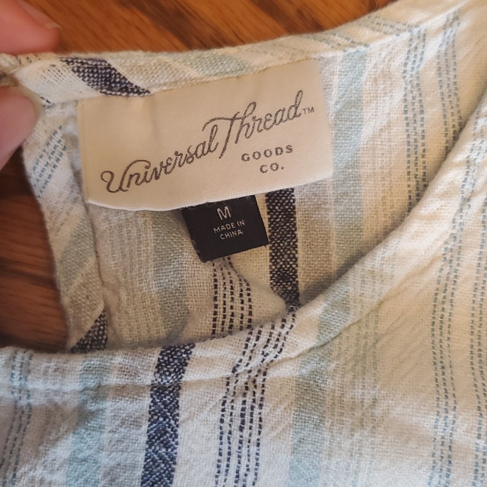 Universal Threads Tank Top - Picture 2 of 3